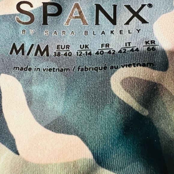 SPANX Women’s Colorful Crop Leggings Size Medium - Picture 3 of 11